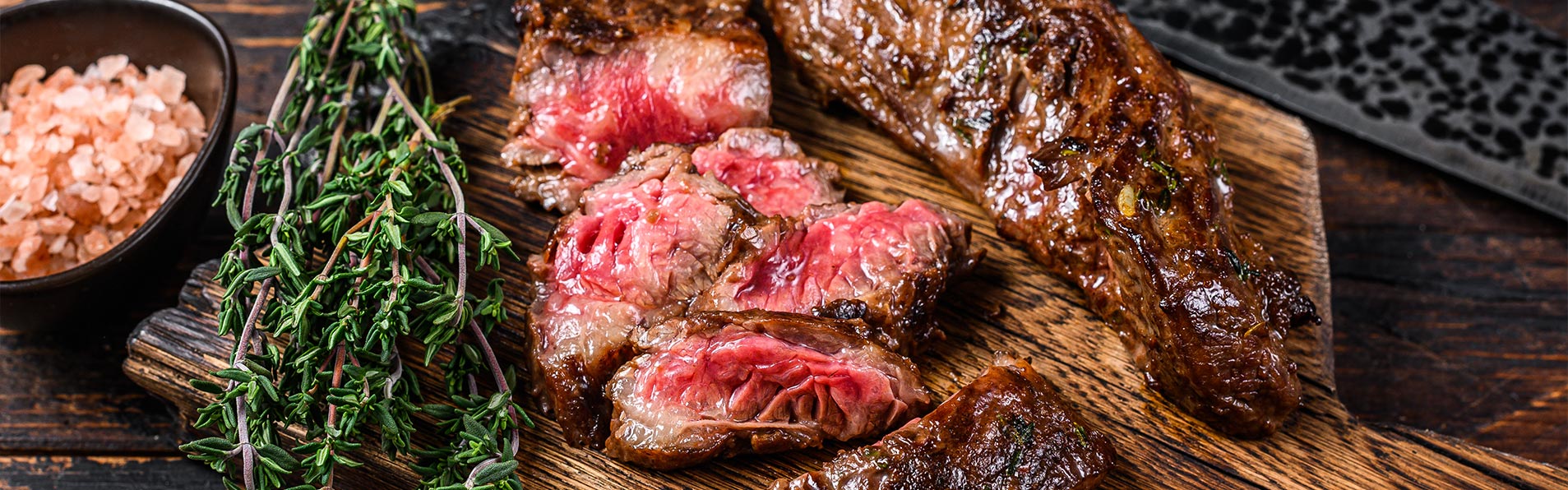 Steak medium gebraten mit Kräutern und Salz Metzgerei Rückert