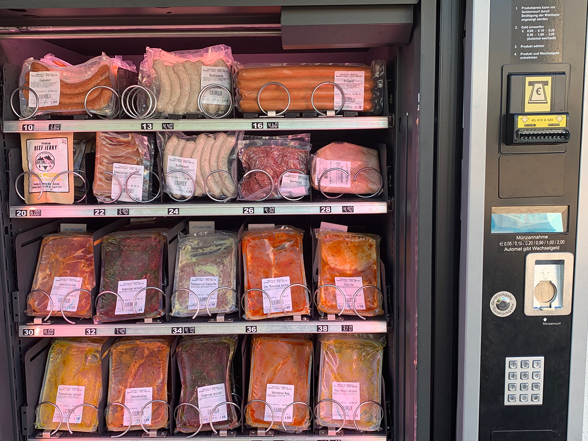 Automat der Metzgergei Rückert mit Wurst- und Fleischware