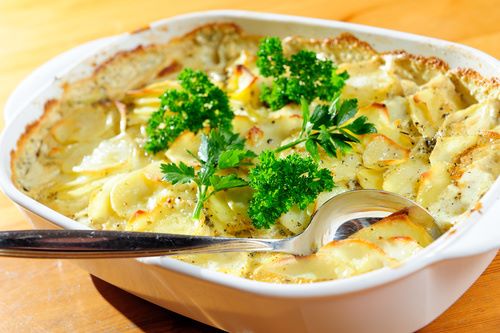 Hausgemachtes Kartoffelgratin mit feiner Kräutersoße Metzgerei Rückert