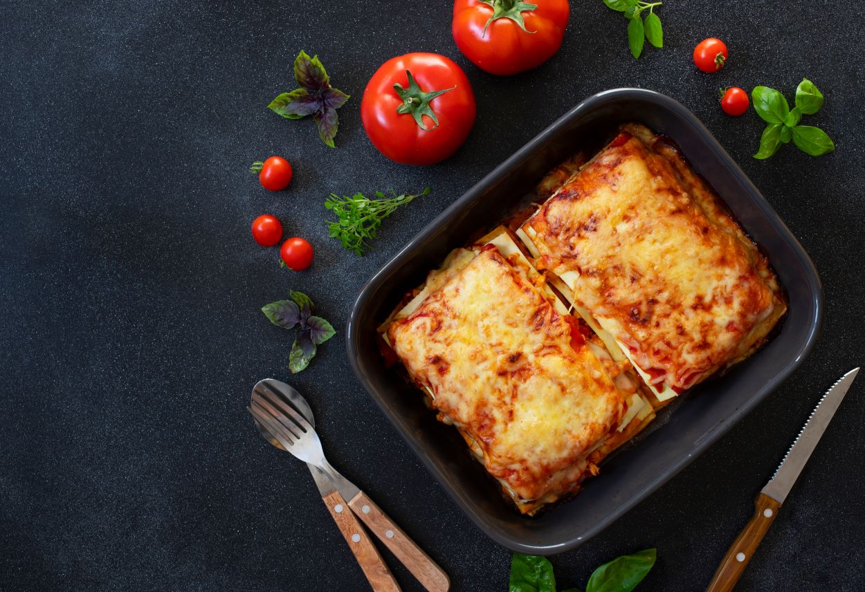 Hausgemachte Lasagne mit Salat Metzgerei Rückert